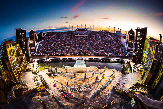 Seeb&uuml;hne der Seefestspiele M&ouml;rbisch am Abend