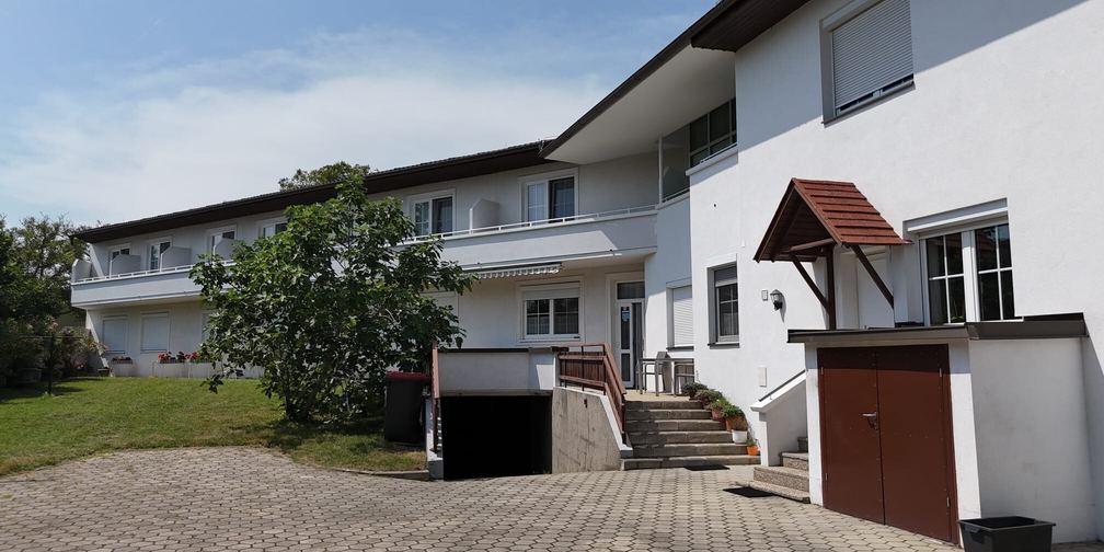 Pension Weinberg mit Hof und Parkplätzen